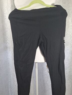 Magellan Outdoors Black Field Cargo  Performance Leggings with Zip Pockets